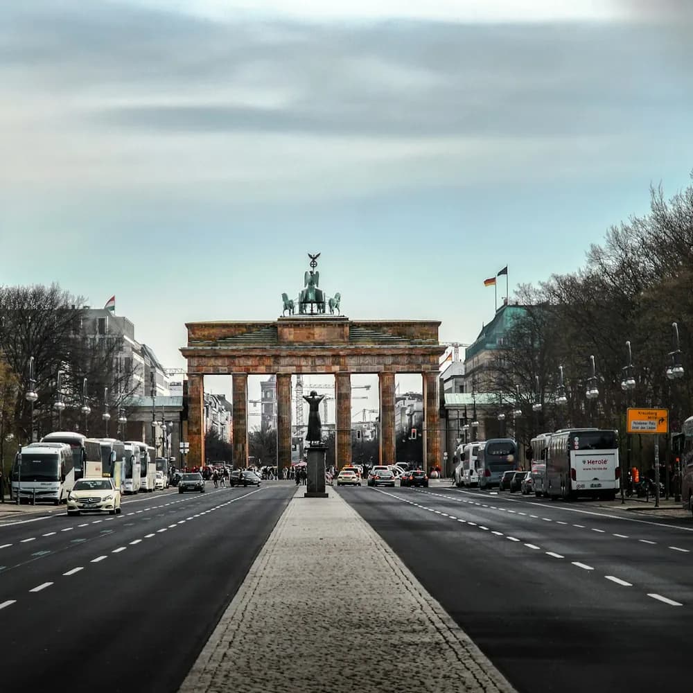 La porte de Brandebourg et la tour de télévision à Berlin