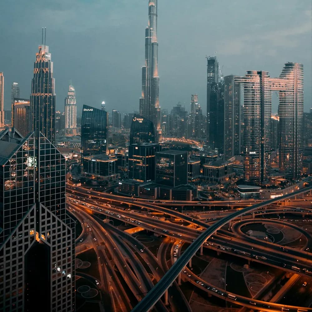 La Burj Khalifa et la skyline de Dubaï au crépuscule